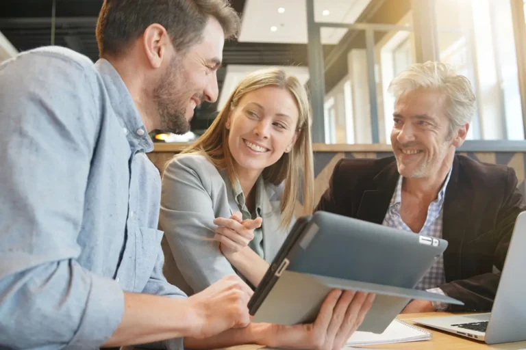 Künstliche Intelligenz im B2B-Vertrieb Künstliche Intelligenz im B2B-Vertrieb